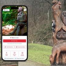 telefon komórkowy robiący zdjęcie posągu