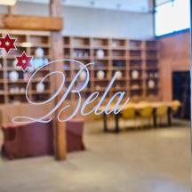 un rètol que diu beta en una biblioteca