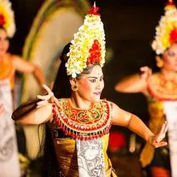 Bali geleneksel dans