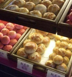 a display case in a store filled with lots of donuts