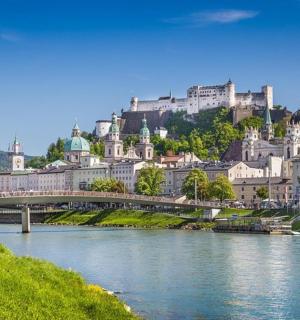 城堡前河上的一座桥