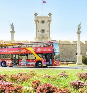 Hop-on and Hop-off Bus Tour in Cadiz