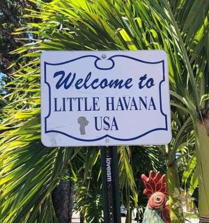 a sign that says welcome to little hawaiiana usa