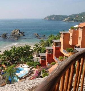 поглед на плажу са балкона једног одмаралишта