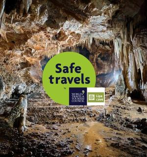 一个有“安全旅行”标志的洞穴