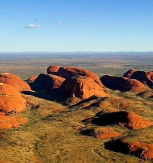 skupina skal na vrcholu hory