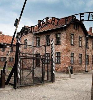 Resa till minnesplatsen och museet i Auschwitz-Birkenau från gamla stan i Kraków
