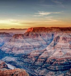 日落时大峡谷的景色