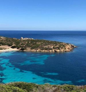 เกาะเล็กๆ กลางมหาสมุทร