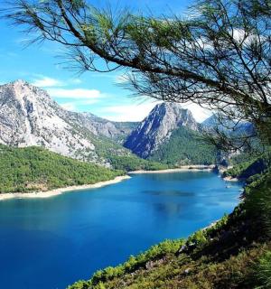 a view of a lake in the mountains