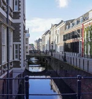 Self-guided City Tour with Canals and Castles