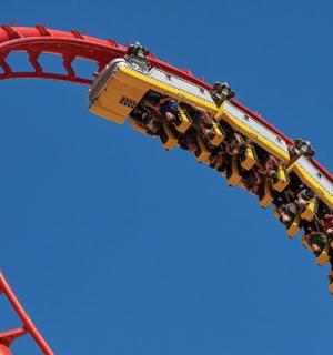 主题公园的过山车