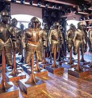 група витезова изложена у музеју