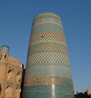清真寺前的高塔