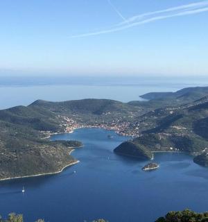 letecký pohled na velkou vodní plochu