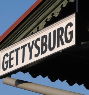 pouliční cedule s nápisem gertysburning na budově