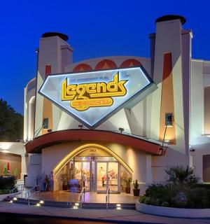 hotel s cedulí na průčelí