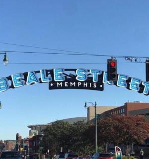 a traffic light with a sign for beale street memphis