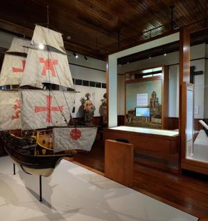 展出海盗船的博物馆