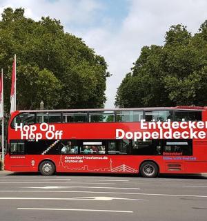 Hop-on hop-off tour in Düsseldorf in a double-decker bus