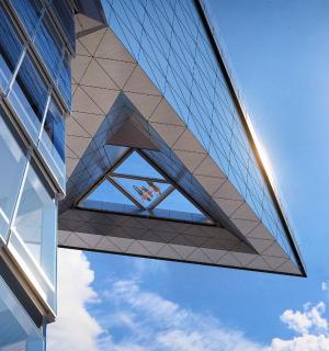 侧面有窗户的建筑物