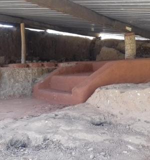 недовршена соба са цевом у згради