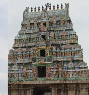 一座带有华丽塔楼的大型建筑