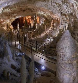 prohlídka jeskyně s ledovými útvary