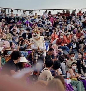 a crowd of people watching a man in a crowd