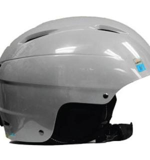 白色背景中的银色摩托车头盔