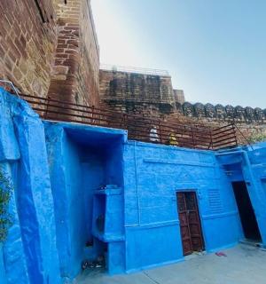 a blue building that is under construction