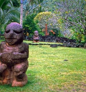 a group of statues sitting in the grass