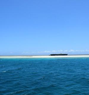 大片水域中间的岛屿