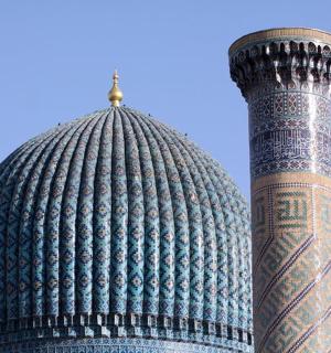 清真寺的尖塔，有圆顶和塔楼