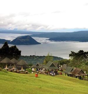 รีสอร์ทที่มีวิวภูเขาและทะเลสาบ