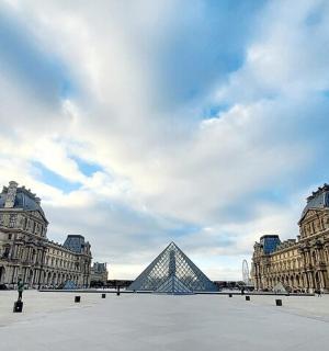 Tidsbestämd inträdesbiljett till Louvren
