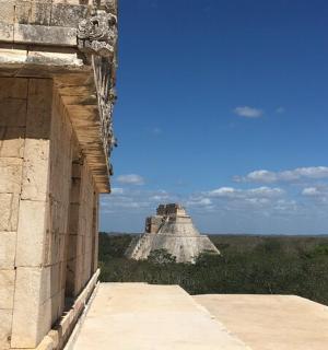 从金字塔顶俯瞰大峡谷