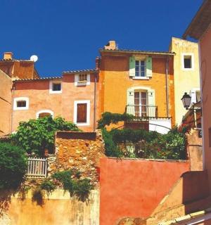 一组相邻的建筑