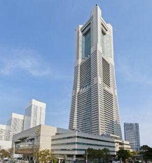 城市中心的摩天大楼