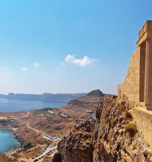 Pohled na aténskou Akropoli z kopce s Aphaubisem