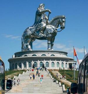 a statue of a man on a horse in front of a building
