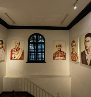a room with portraits offamousfamous actors on the wall
