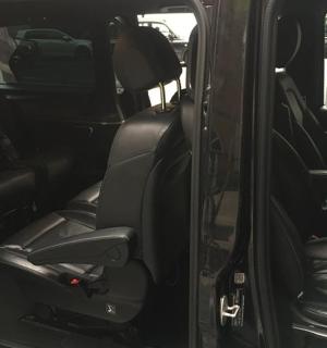 汽车后座的视图