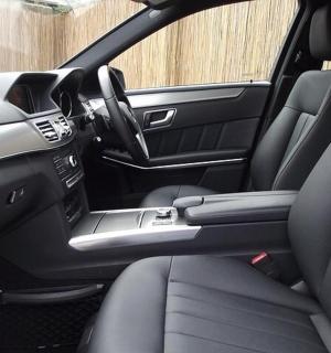 汽车后座的景色