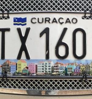 汽车前面的车牌