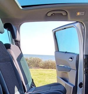 车辆后座的视图