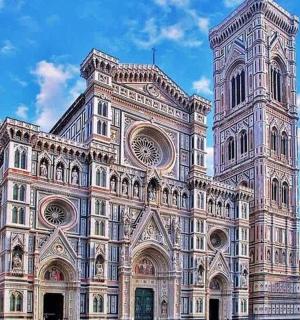 一座顶部有钟楼的大楼