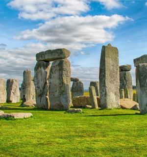 a group of large rocks in a field