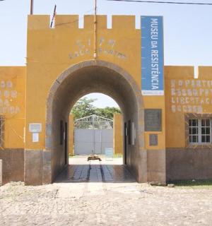 an entrance to a yellow building with an arch