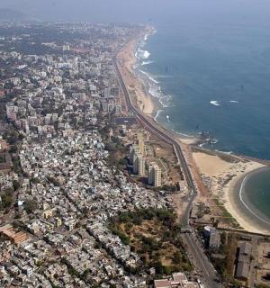 海边城市的鸟瞰图